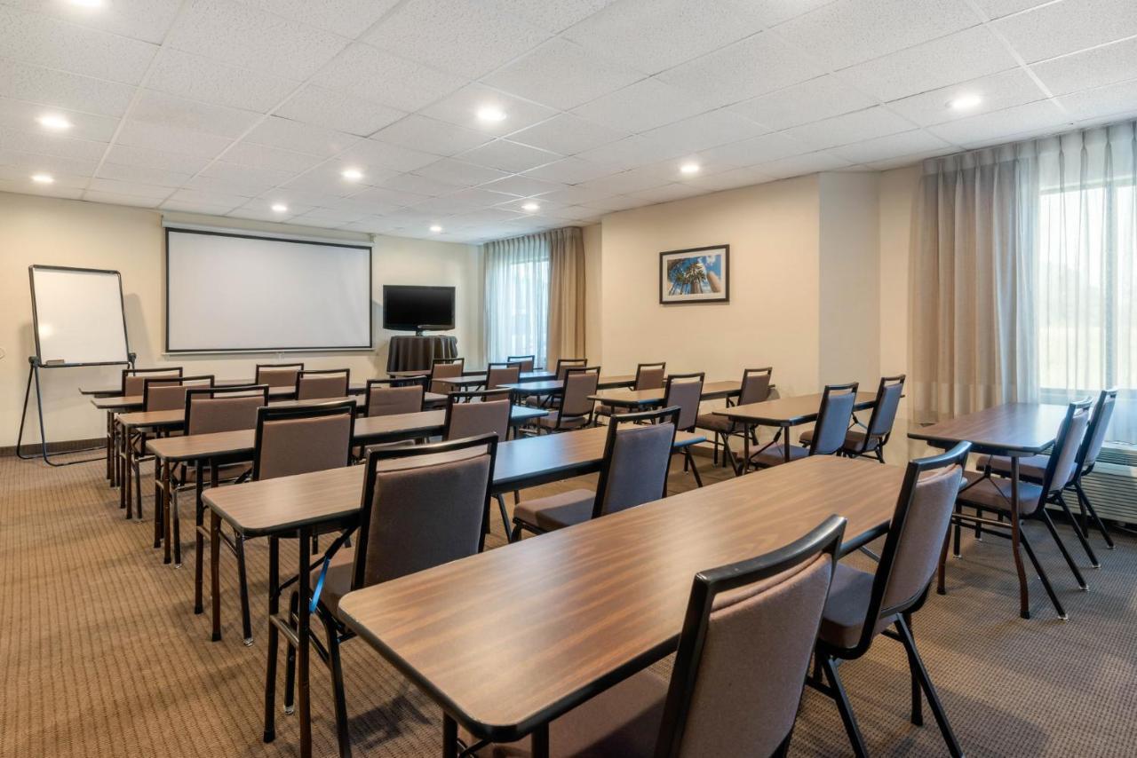 Spot X Hotel Tampa - Wesley Chapel By The Red Collection Экстерьер фото